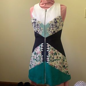 BCBG Max Azaria ss 8 Alaina zip front scuba dress with color blocks. flattering.